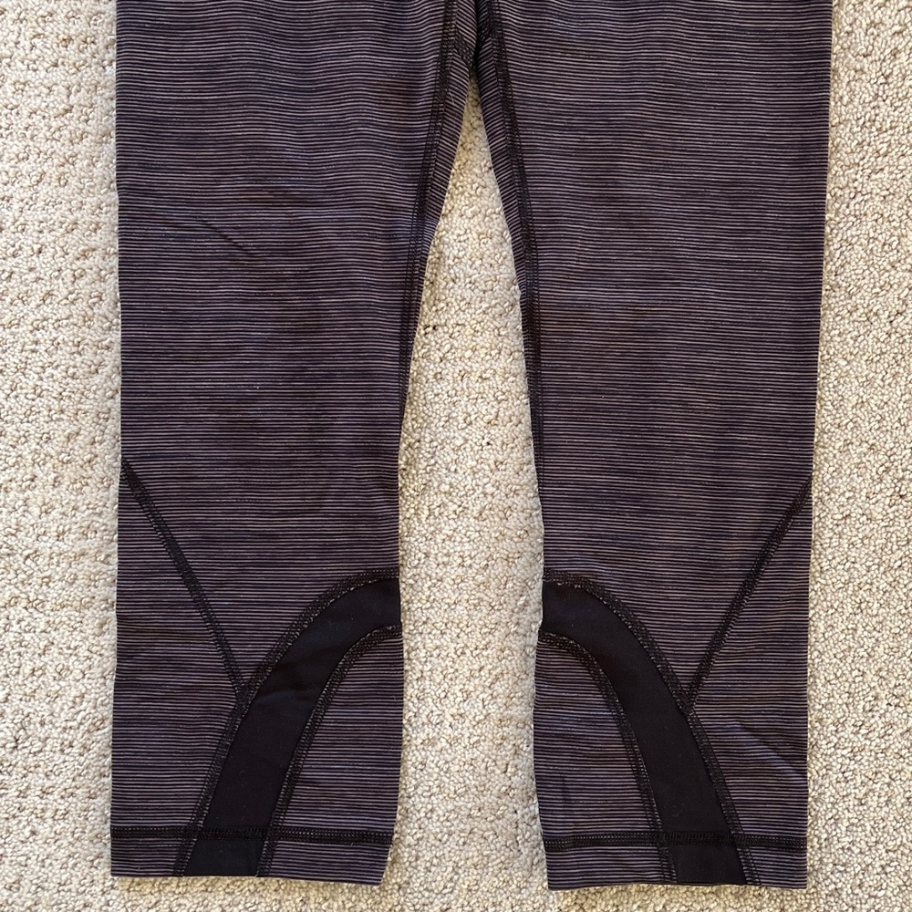 Lululemon black heather grey stripe capris small - Picture 4 of 8
